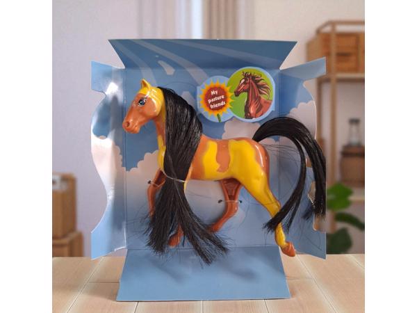 Little horse speelpaard camel bruin gevlekt zwart haar