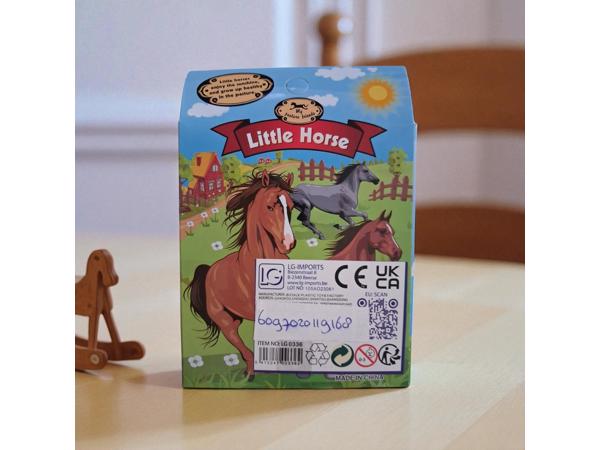Little horse speelpaard camel bruin gevlekt zwart haar