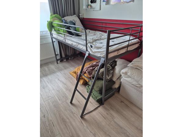 IKEA SVARTA halfhoogslaper