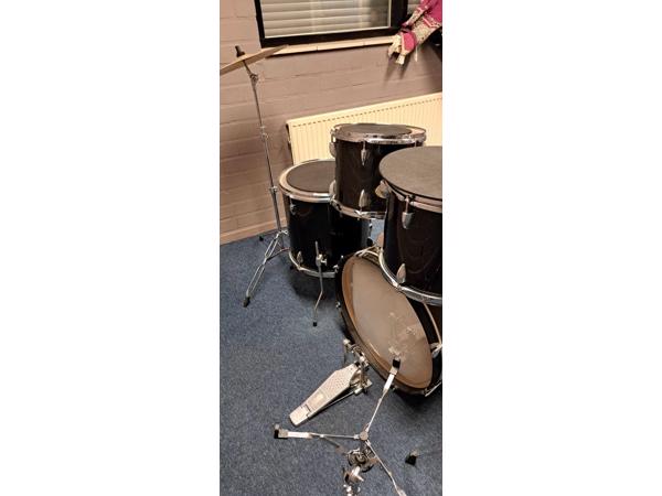 Gratis af te halen: Mooi gebruikt Stagg drumstel!