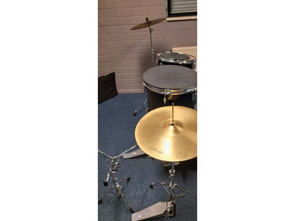 Gratis af te halen: Mooi gebruikt Stagg drumstel!