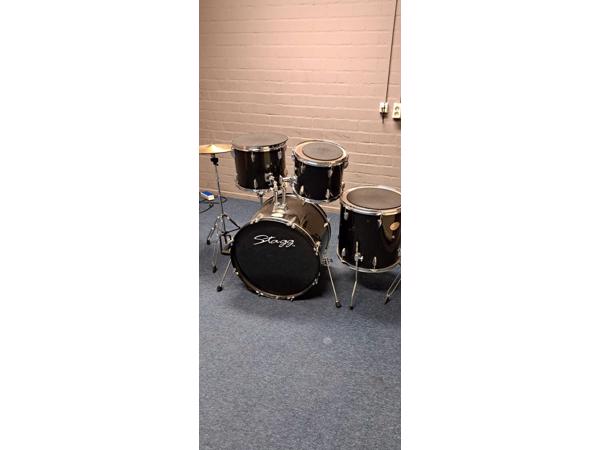 Gratis af te halen: Mooi gebruikt Stagg drumstel!