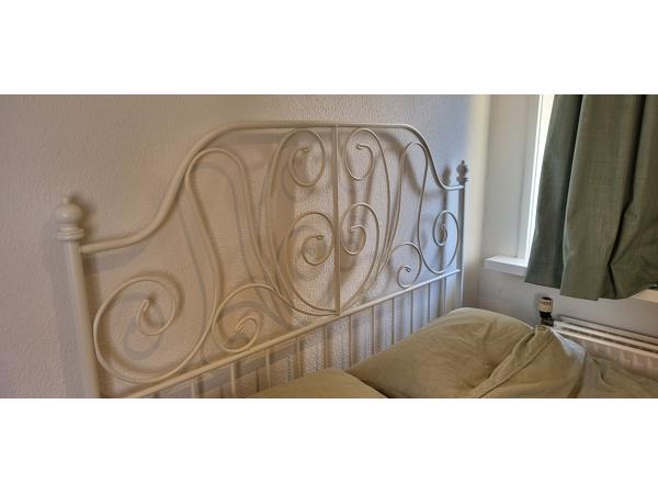 Ikea Leirvik 140 x 200 bedframe en lattenbodems