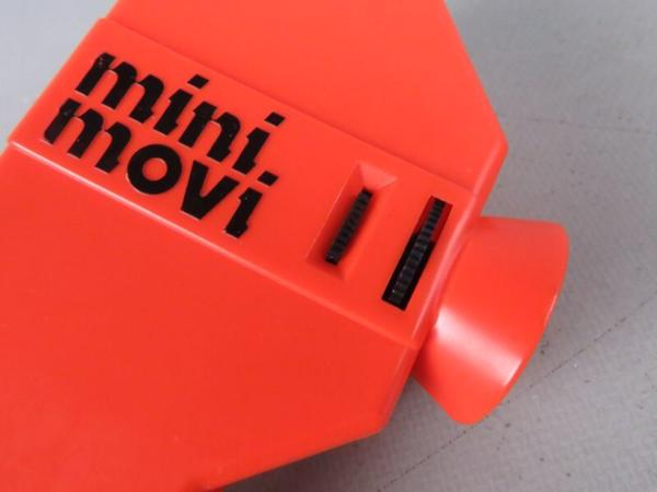 Ideal Toy Mini-Movi Viewer 1978 -- (Pocke-Fix) + 2 films