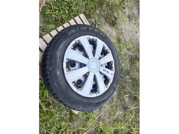 Set Pirelli Winterbanden 15 inch met velg