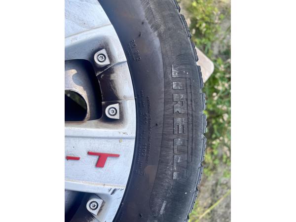 Set Pirelli Winterbanden 15 inch met velg