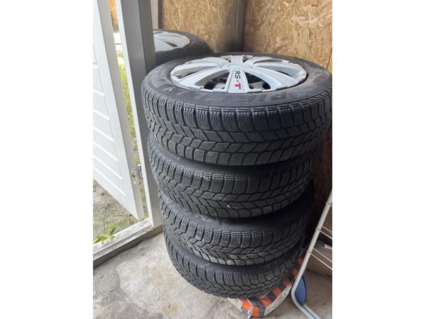 Set Pirelli Winterbanden 15 inch met velg