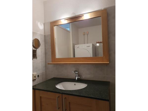 Keurig badkamermeubel + bijpassende spiegel met verlichting