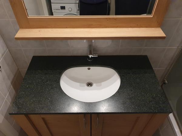 Keurig badkamermeubel + bijpassende spiegel met verlichting