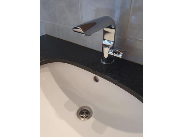 Keurig badkamermeubel + bijpassende spiegel met verlichting