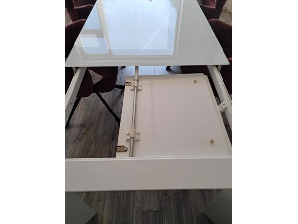 Nog in goede staat wandmeubel plus eettafel