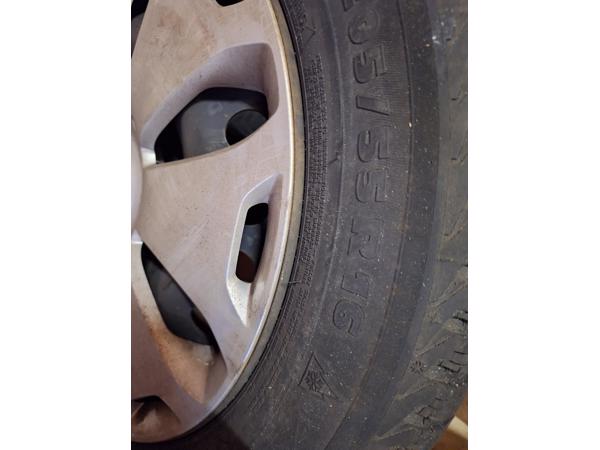 Set winterbanden op velg