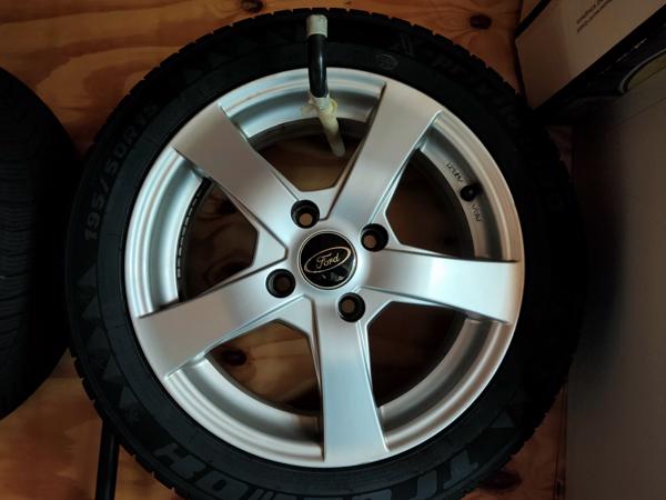 Te koop nieuwe winterbanden Ford Fiesta 195/50R15 steek 108