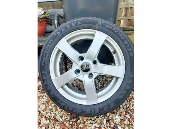 Te koop nieuwe winterbanden Ford Fiesta 195/50R15 steek 108