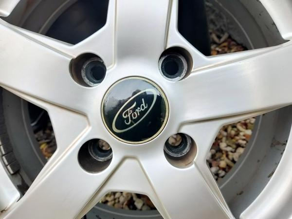 Te koop nieuwe winterbanden Ford Fiesta 195/50R15 steek 108