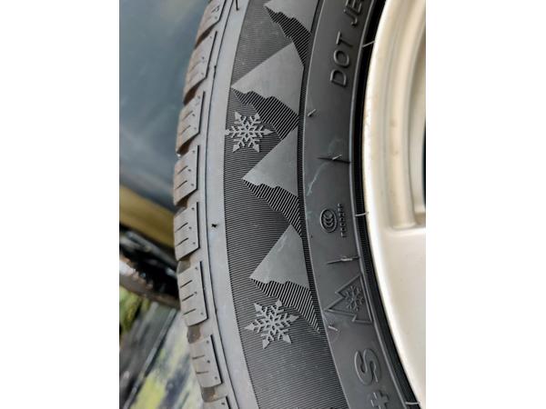 Te koop nieuwe winterbanden Ford Fiesta 195/50R15 steek 108