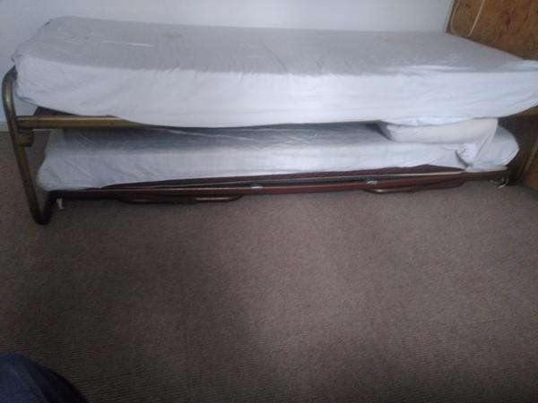 Bedden met spiraalbodem en buisframe