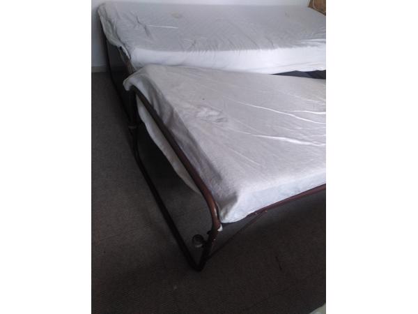 Bedden met spiraalbodem en buisframe