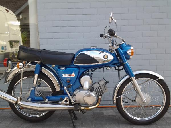 oldtimer Suzuki A100 nieuwstaat