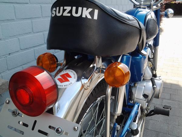 oldtimer Suzuki A100 nieuwstaat