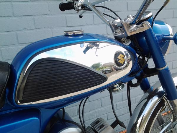 oldtimer Suzuki A100 nieuwstaat