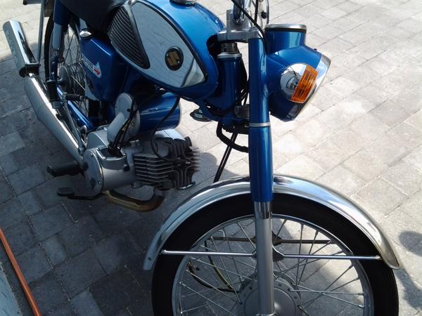 oldtimer Suzuki A100 nieuwstaat