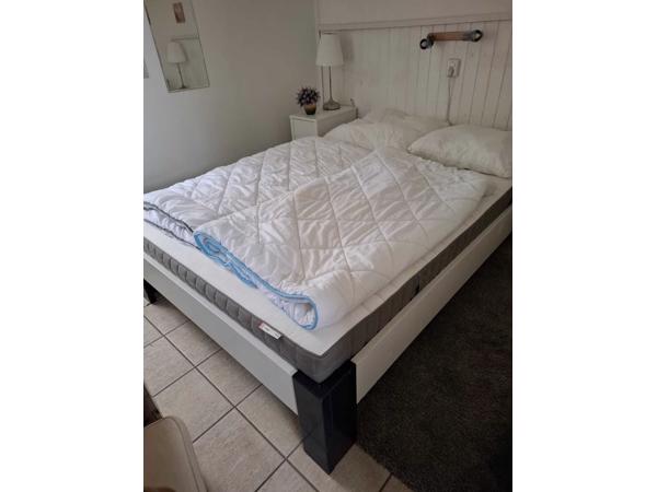 Keurig tweepersoonsbed incl matras