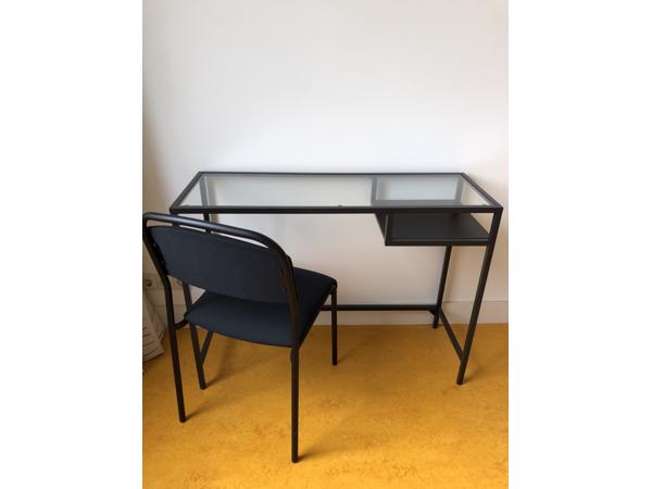 Laptoptafel en bijpassende stoel