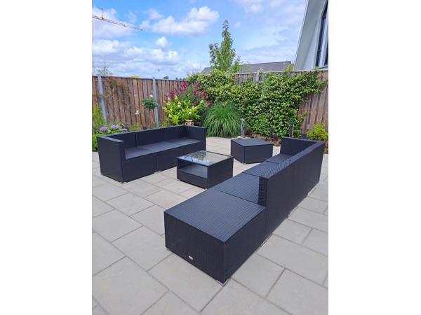 Tuinstel plus tafel en kussens
