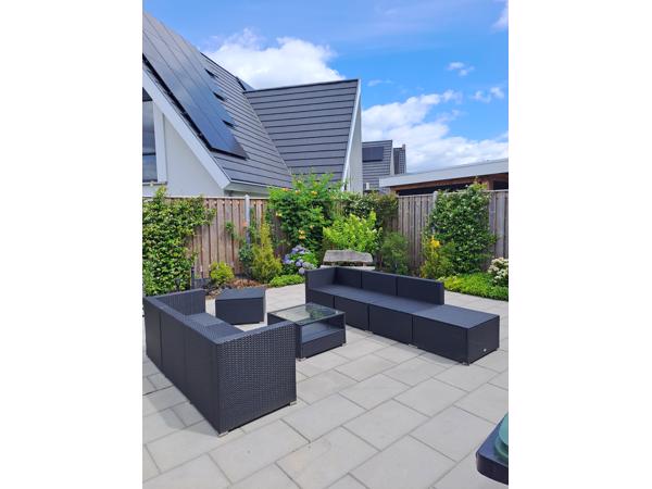 Tuinstel plus tafel en kussens
