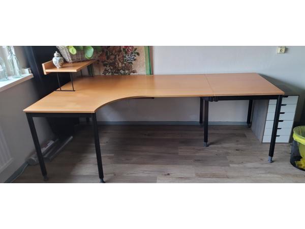 Heel degelijk mooi bureau