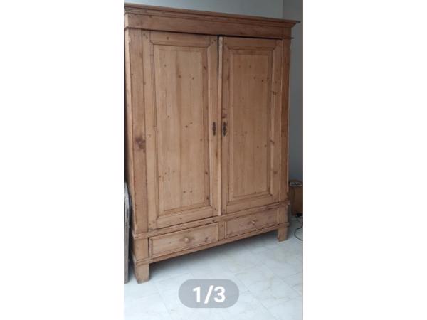 Oud grenen kast met mega veel bergruimte