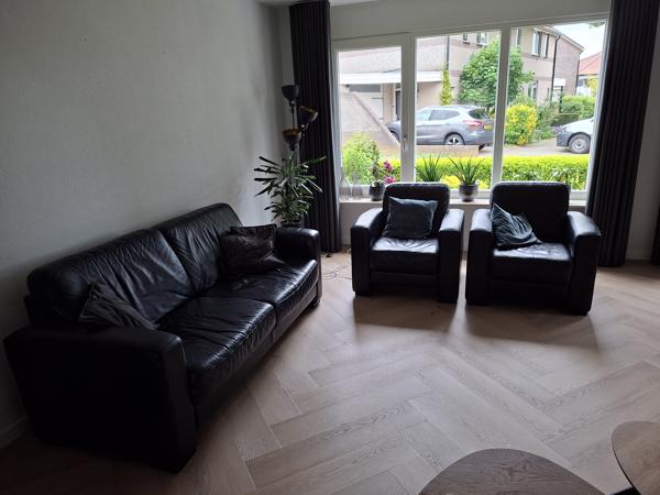 Prima bankstel met stoelen