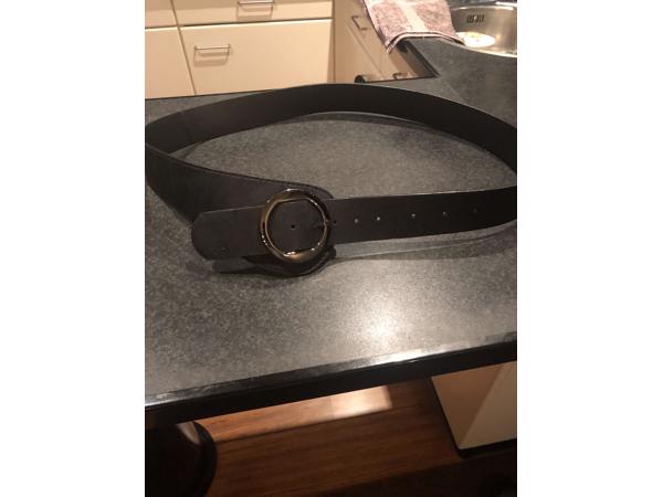 mooie  nieuwe  zwarte  leren  riem