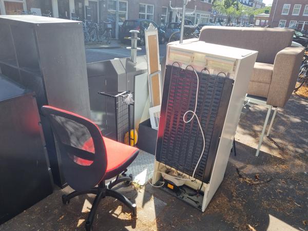 Kasten, bank, tafel allemaal gratis af te halen