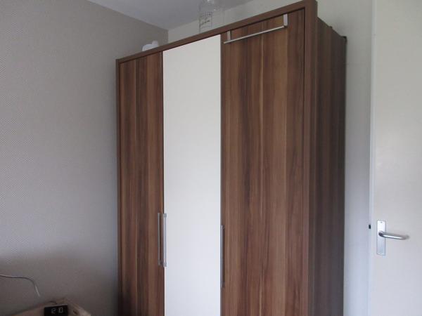 Kledingkast 3- deurs 150 cm breed (draaideur)