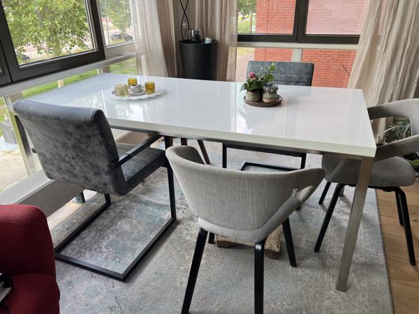 Design Eettafel rvs onderstel en wit hoogglans melamine blad