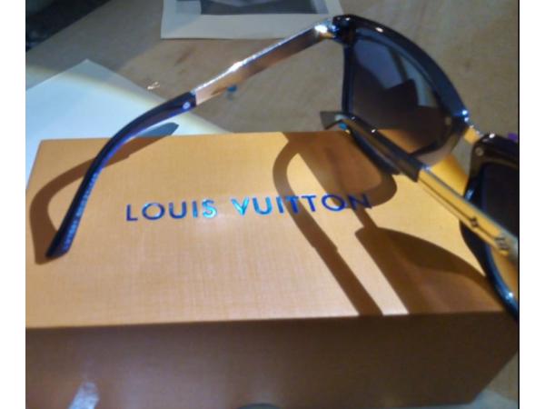 Louis Vuitton cat-eye zonnebril.