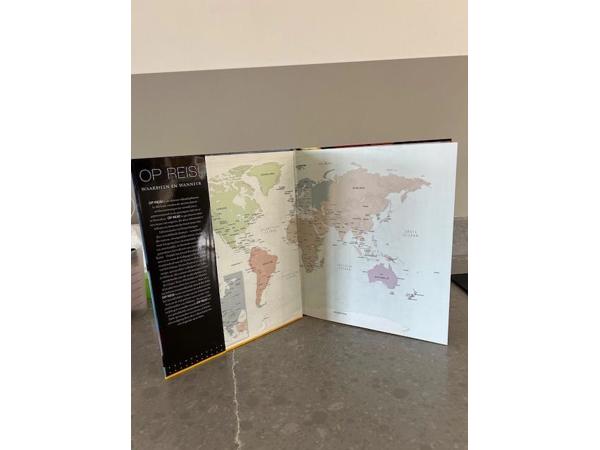 Vele boeken in goede staat om af te halen om ruimte in boekenkast te krijgen