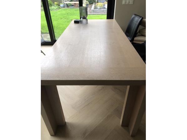 Stevige eettafel 205x 90 licht eiken