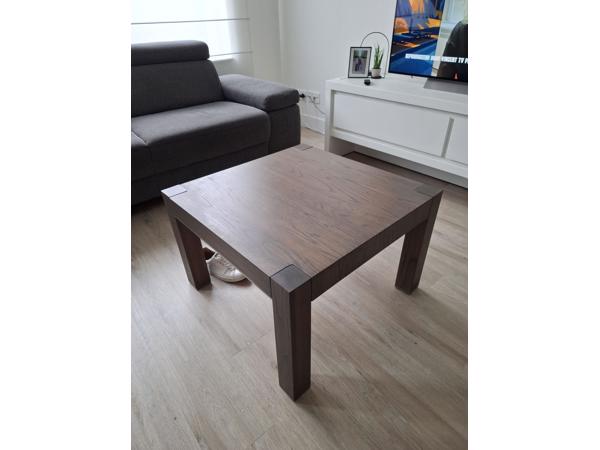 Eettafel met 4 stoelen en bijbehorende salontafel