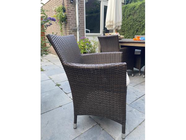 6 bruine tuinstoelen met kussen