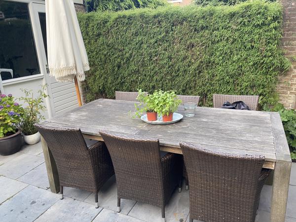 6 bruine tuinstoelen met kussen
