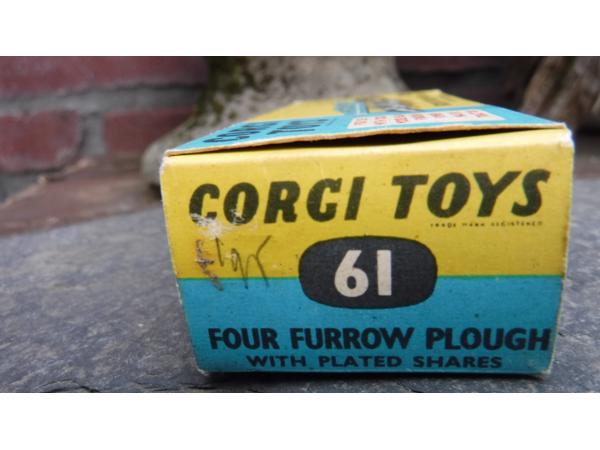 Corgi toy ploeg No 61 M