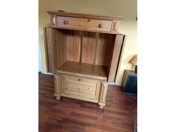 Grenen TV kast in goede staat