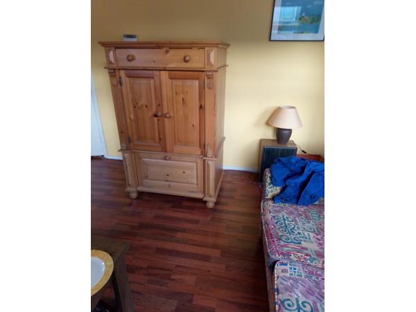 Grenen TV kast in goede staat