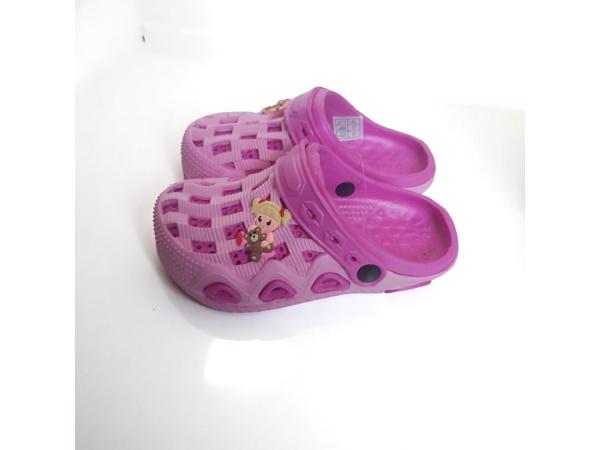 Crocs slipper schoen verticaal pink fuchsia met meisje 32