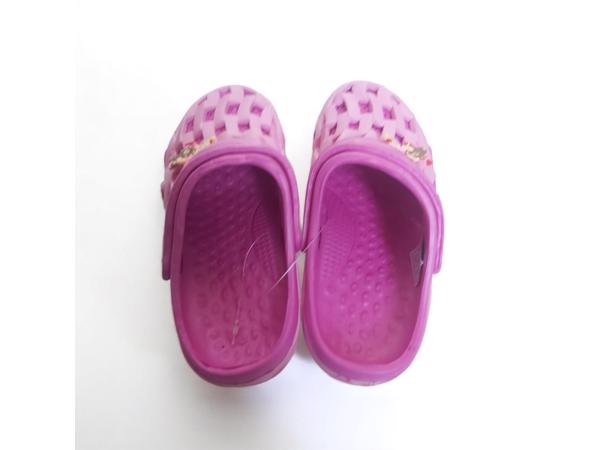 Crocs slipper schoen verticaal pink fuchsia met meisje 32
