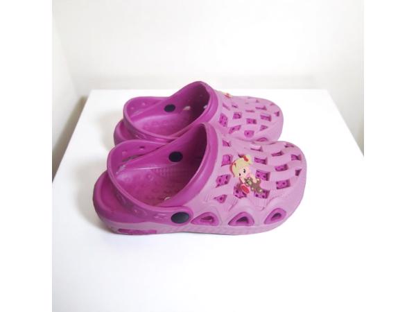 Crocs slipper schoen verticaal pink fuchsia met meisje 32