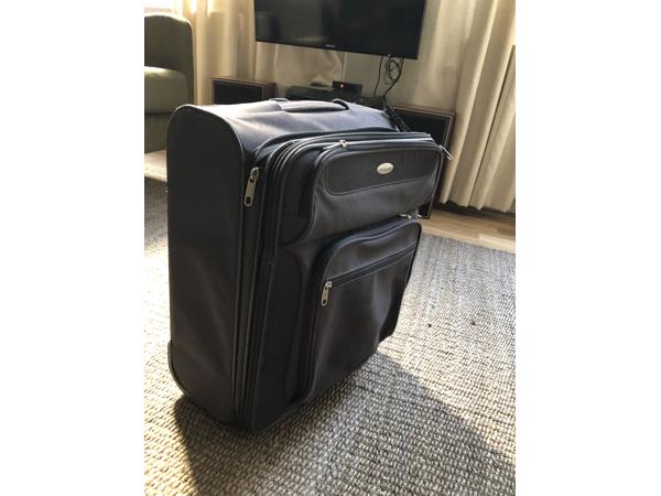Koffer met twee wieltjes en meerdere vakken